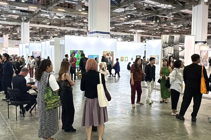 Kutukan Piksel Sempurna: Mengapa Kolektor Seni 2026 Memburu “Kesalahan Manusia"