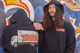 Mengapa 'Kelemahan Tangan Manusia' Jadi Barang Koleksi Paling Mahal di April 2026? Seni Bukan Lagi Tentang Kesempurnaan